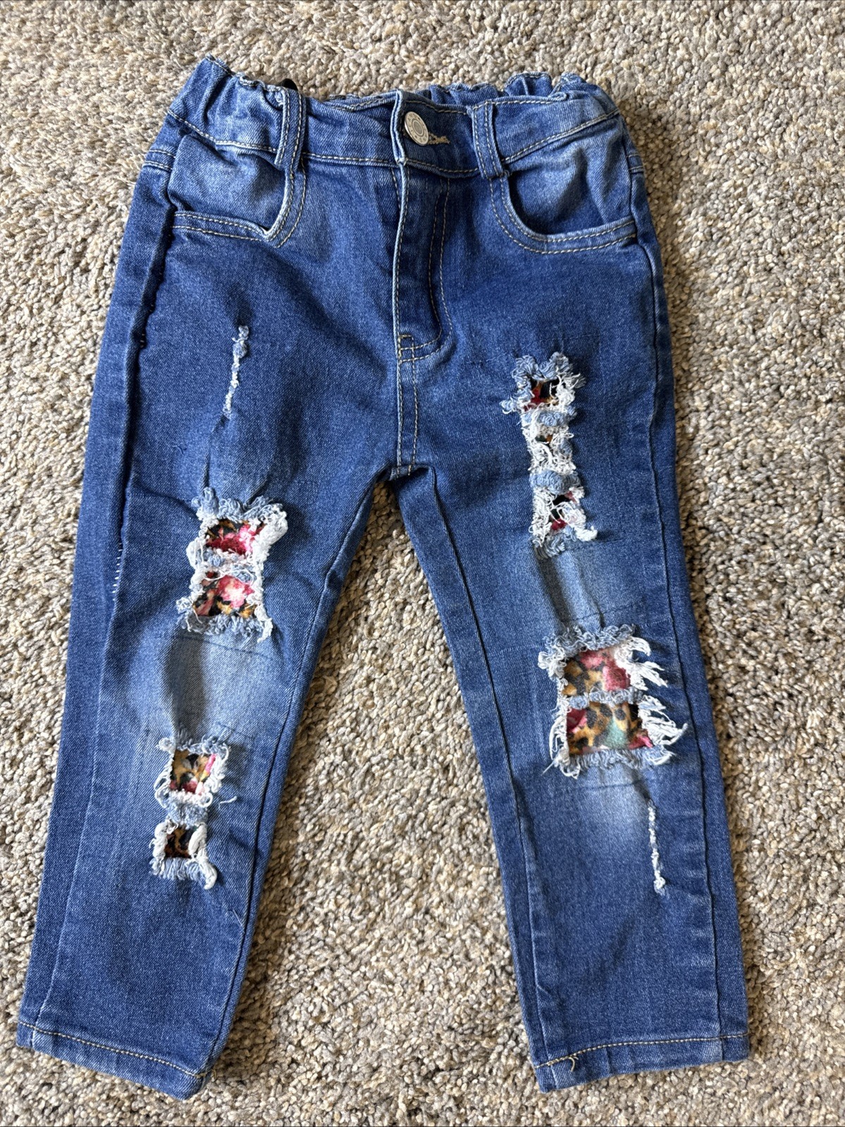 Floral Design Distressed Size 7