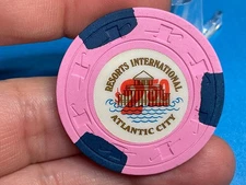 $2.50———-RESORTS INTERNATIONAL ————ATLANTIC CITY NJ CASINO CHIP— -—Z-3731