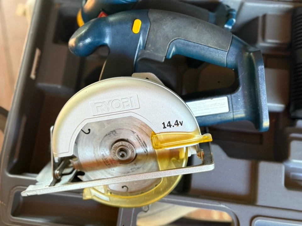 RYOBI 5 Piece Set 14.4V Cordless Tool Set Saw Drill Flashlight Case - Image 3 of 4