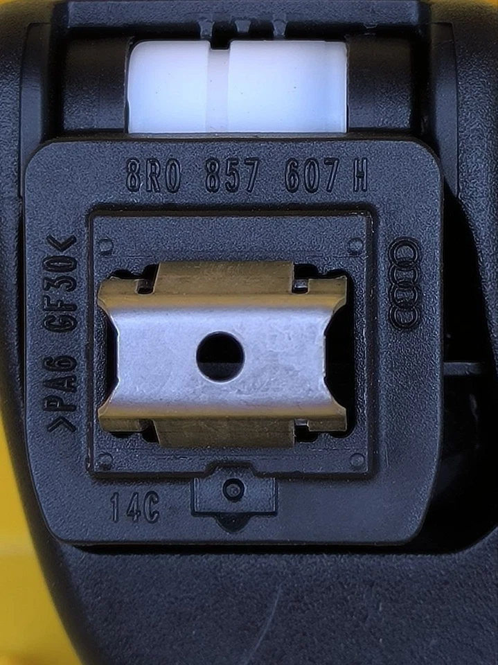 Manija de agarre de techo delantero OEM AUDI S5 2018 3,0T PREMIUM PLUS -8R0857607H Foto 4 de 4