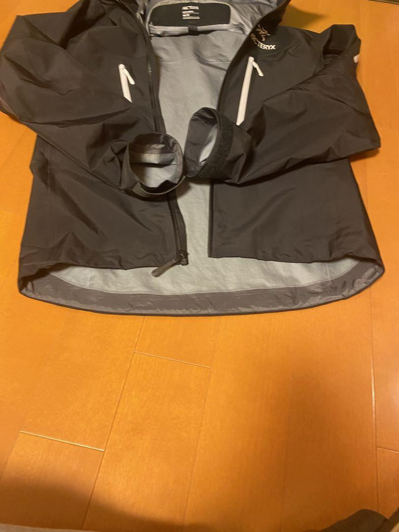 【新品未使用】アークテリクスAlpha SV Jacket Mens Orca Arc'Teryx Alpha SV Orca 2022 Model Black White XS Outerwear