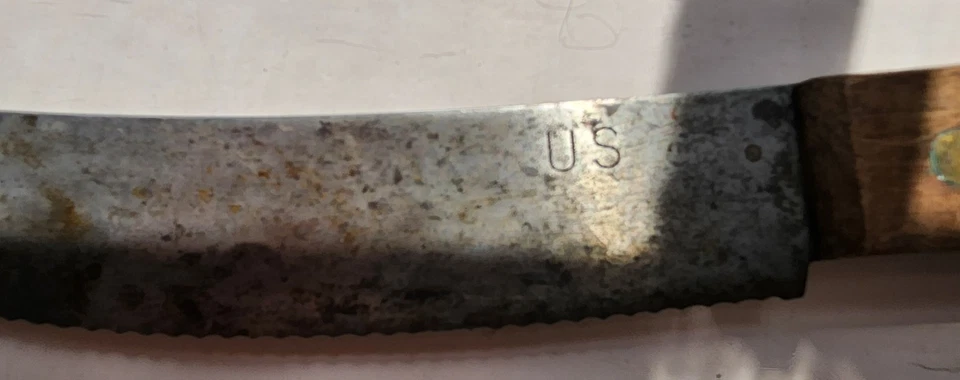 Cuchillo de pan de borde dentado curvo de 10 pulgadas de la Segunda Guerra Mundial  Foto 4 de 4