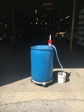 55 GALLON PLASTIC DRUM ON CART WITH HAND WATER PUMP ( LOCAL SALE )
