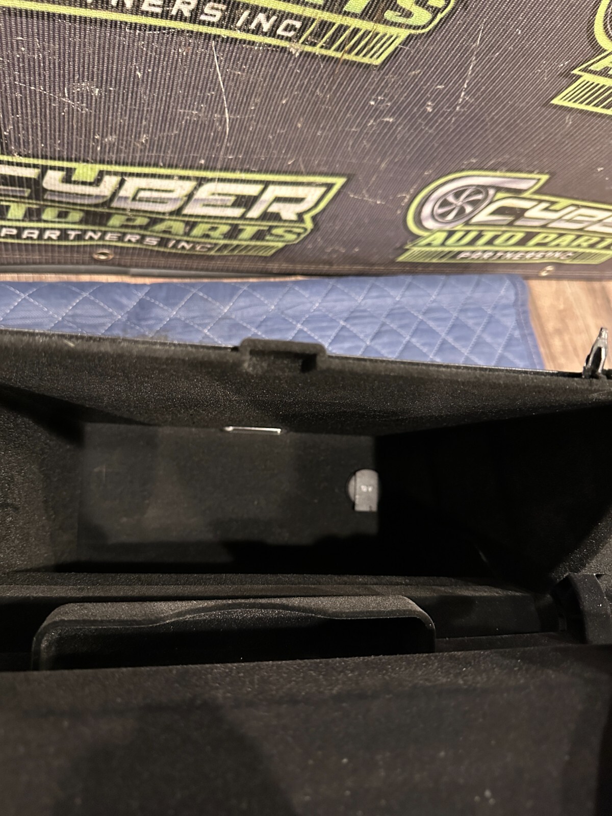 Audi R8 2014 Glove box