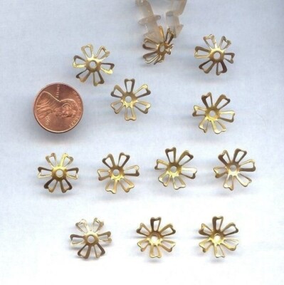 12 VINTAGE BRASS FILIGREE 6 PEDAL CENTER HOLE FLOWER 15mm. BEAD FINDINGS W851