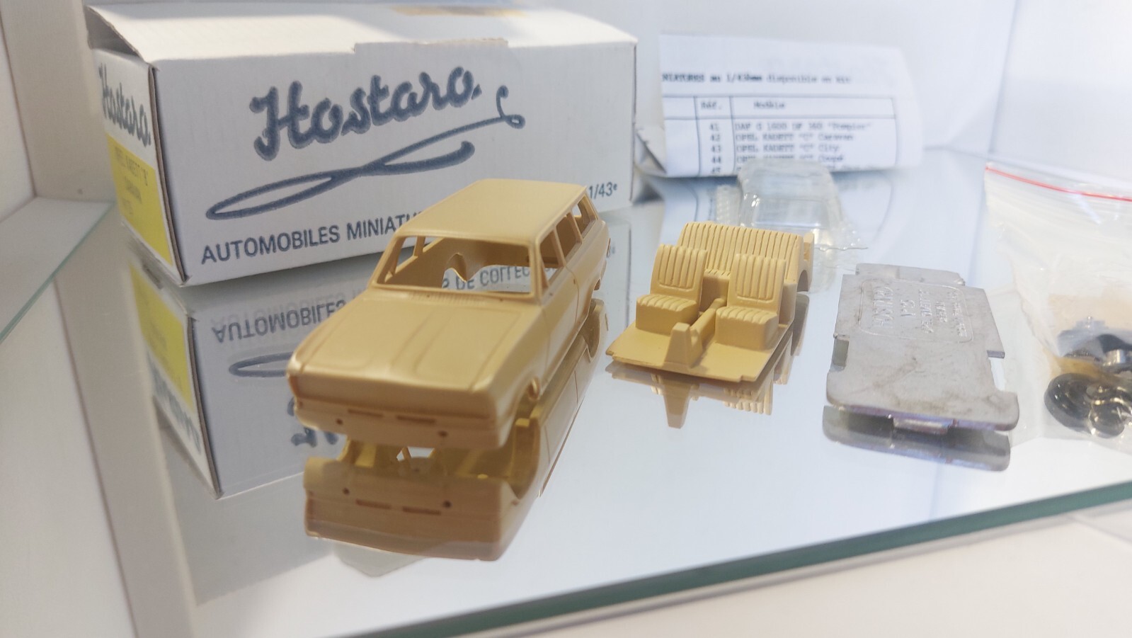 Foto 5 van Hostaro kit Opel Kadett B Caravan 1:43 In Box