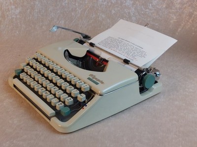 Makellose Olympia Splendid 66 Schreibmaschine 1966 super Zustand Neues Band & Ersatzband