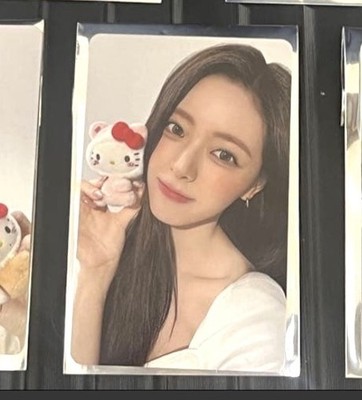 PRE ORDER ITZY TWINZY HELLO KITTY RARE PC YUNA (Read Description)