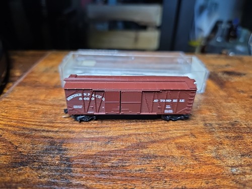 Coche de caja reforzado exterior Kadee Micro-Trains 29030 escala N 40' - Pacífico Norte | Zustand: Used