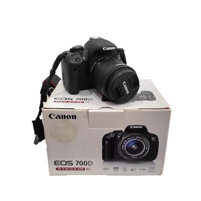Canon EOS 700D Objektiv 18-55mm mit OVP digitale Spiegelreflexkamera