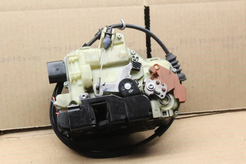 2006 2007 2008 2009 2010 VOLKSWAGEN BEETLE PASSENGER DOOR LATCH LOCK ACTUATOR - Image 2 of 4