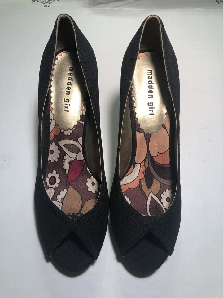 Bombas de salto alto pretas com plataforma de tecido marrom 4" por MADDEN GIRL - Tamanho 10 - Imagem 2 de 4