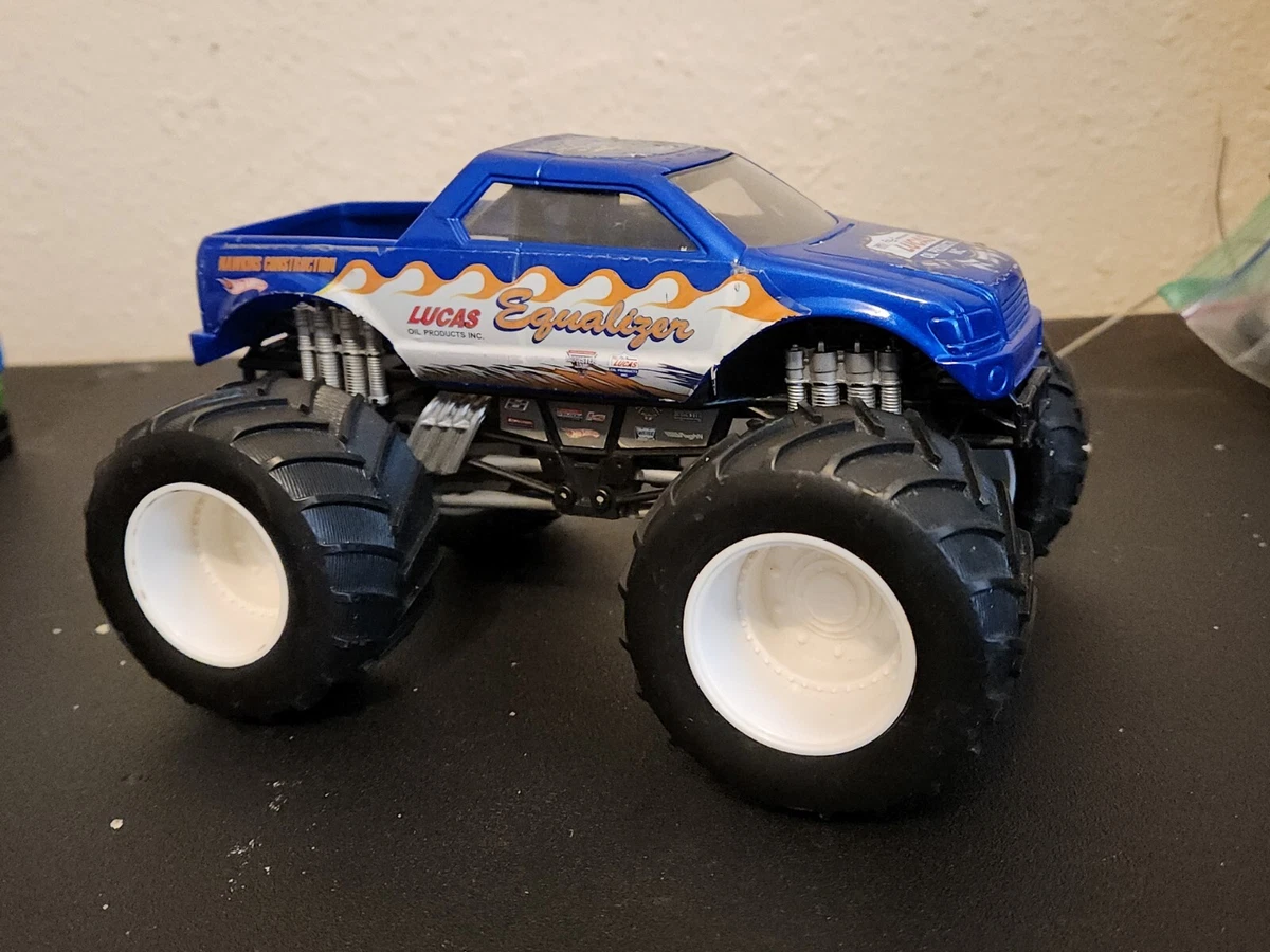Mattel Hot Wheels Monster Jam 2005 EQUALIZER 124 Die Cast Scale Truck