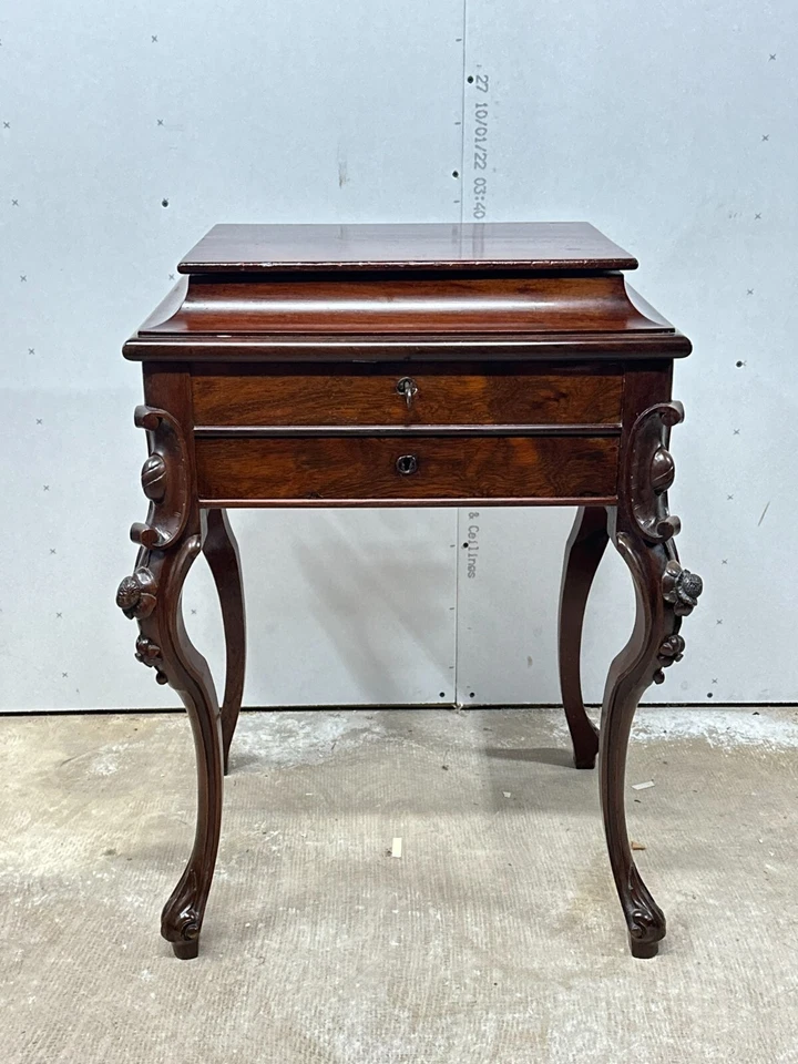 Mesa de trabajo de costura de palo de rosa de la década de 1860 rococó victoriano tallado ojo de pájaro interior fino Foto 2 de 4