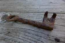 Antique Key Padlock Lock Rust Rare Collectible 21-11