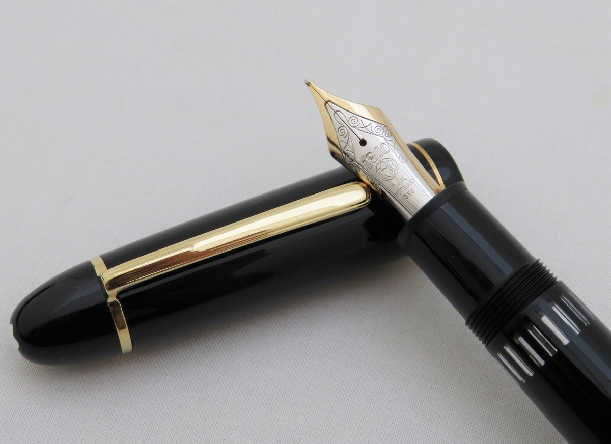 Montblanc Meisterstück Black 4810 Fountain Pen 14 KT 585 Gold Nib