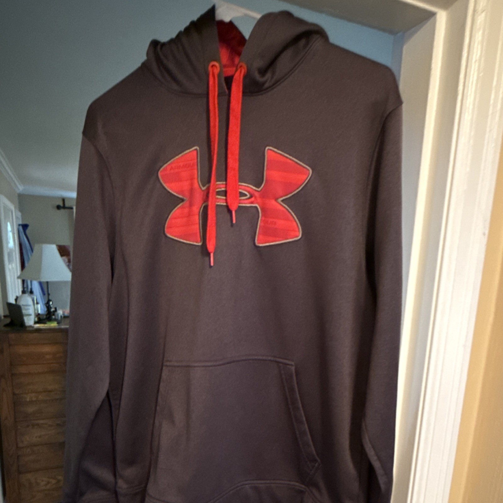 Under Armour Men's Black Red Logo Fleece Pullover Hoodie Loose Fit Size M