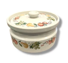 Wedgewood Quince 2 ½ Quart Round Casserole Dish with Lid