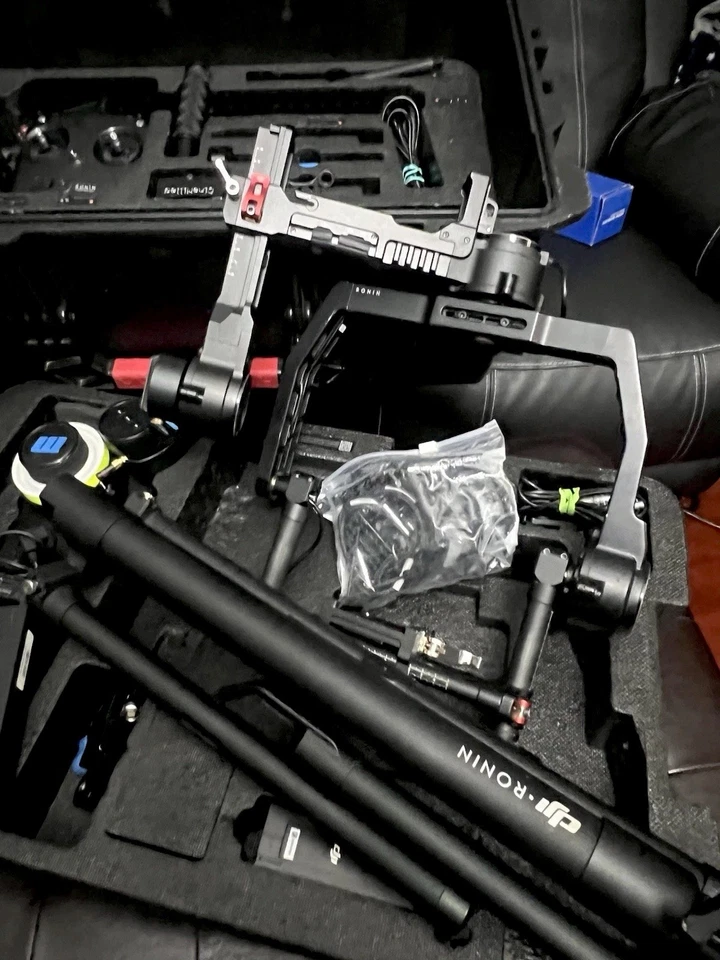 Estabilizador de cardán DJI Ronin M con controlador de pulgar y estuche rígido - Completo Foto 3 de 4