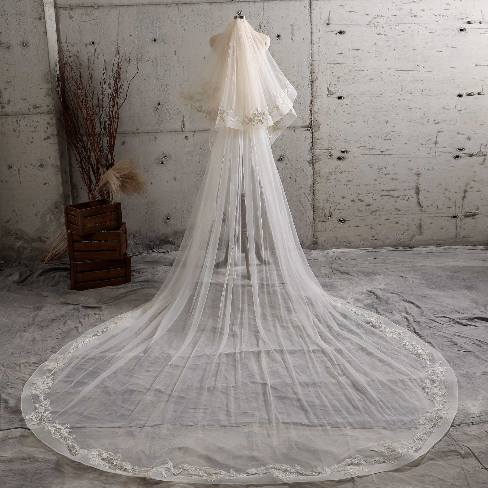 2-Layer Wedding Veil Beautiful Bridal with Blusher Floral Veil