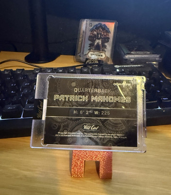 Wild Card 2020 Patrick Mahomes QB1 On The Clock OCW-PM Serial Numbered 2/7