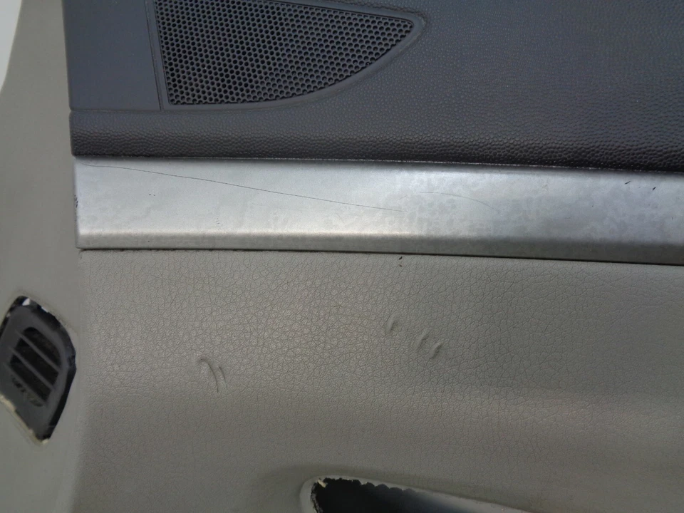 PANEL DE PUERTA INTERIOR DELANTERO DERECHO SUBARU B9 TRIBECA 06-07 OEM DK908231 Foto 4 de 4