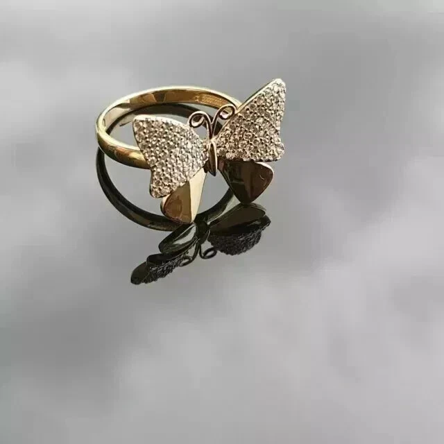 Precioso anillo mariposa de diamantes simulados de corte redondo de 2 quilates enchapado en oro amarillo de 14 k Foto 2 de 4