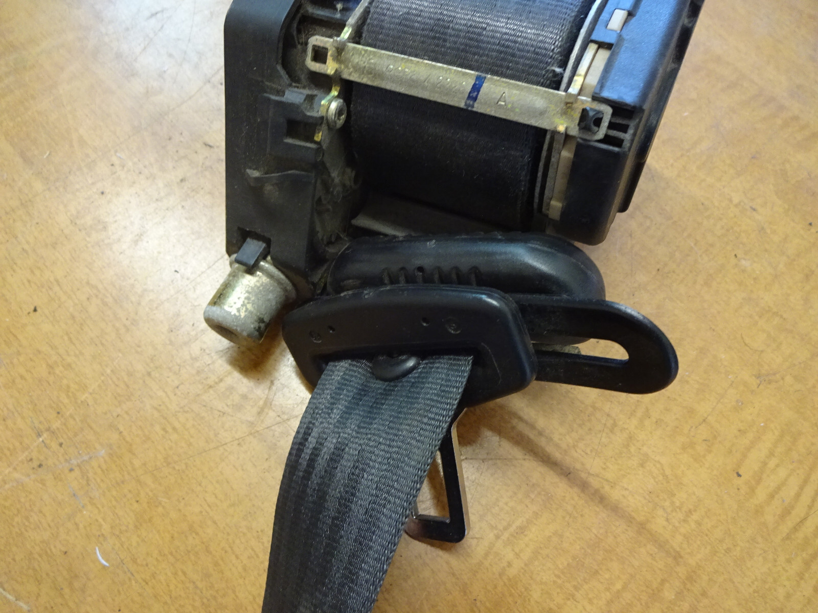 Maserati 4200 Spyder - LH Front Seat Belt Roller - P/N 66919400