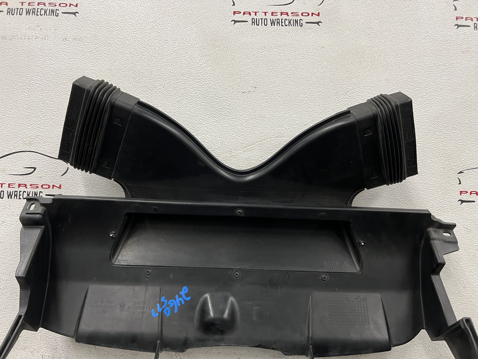 14-20 MASERATI GHIBLI FRONT RADIATOR AIR GUIDE DEFLECTOR SHROUD INTAKE DUCT OEM