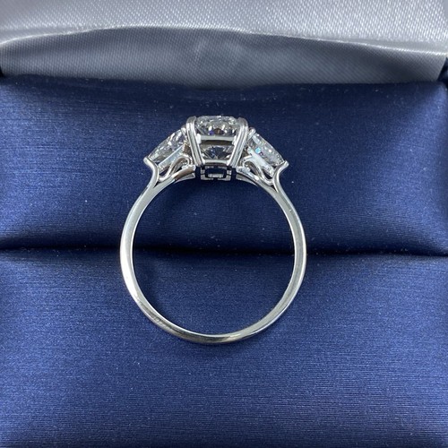 Bague de fiançailles 2,72 ctw coupe rayonnante E-VVS2 IGI diamant cultivé en laboratoire 3 pierres 14 carats - Photo 6 sur 9