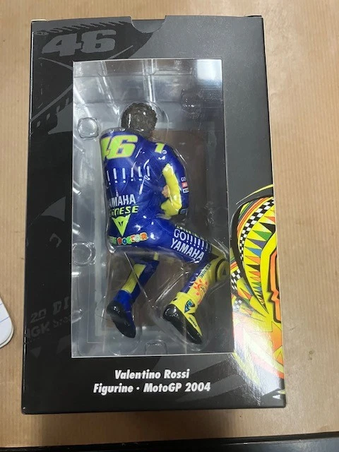 Valentino Rossi YZF M1 Minichamps 2004 Sitting No Sunglasses 80mmx160mmx100mm - Image 3 of 4