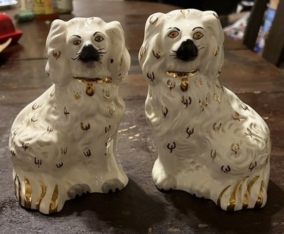 matching pair of vintage Staffordshire King Charles Spaniel mantle dogs
