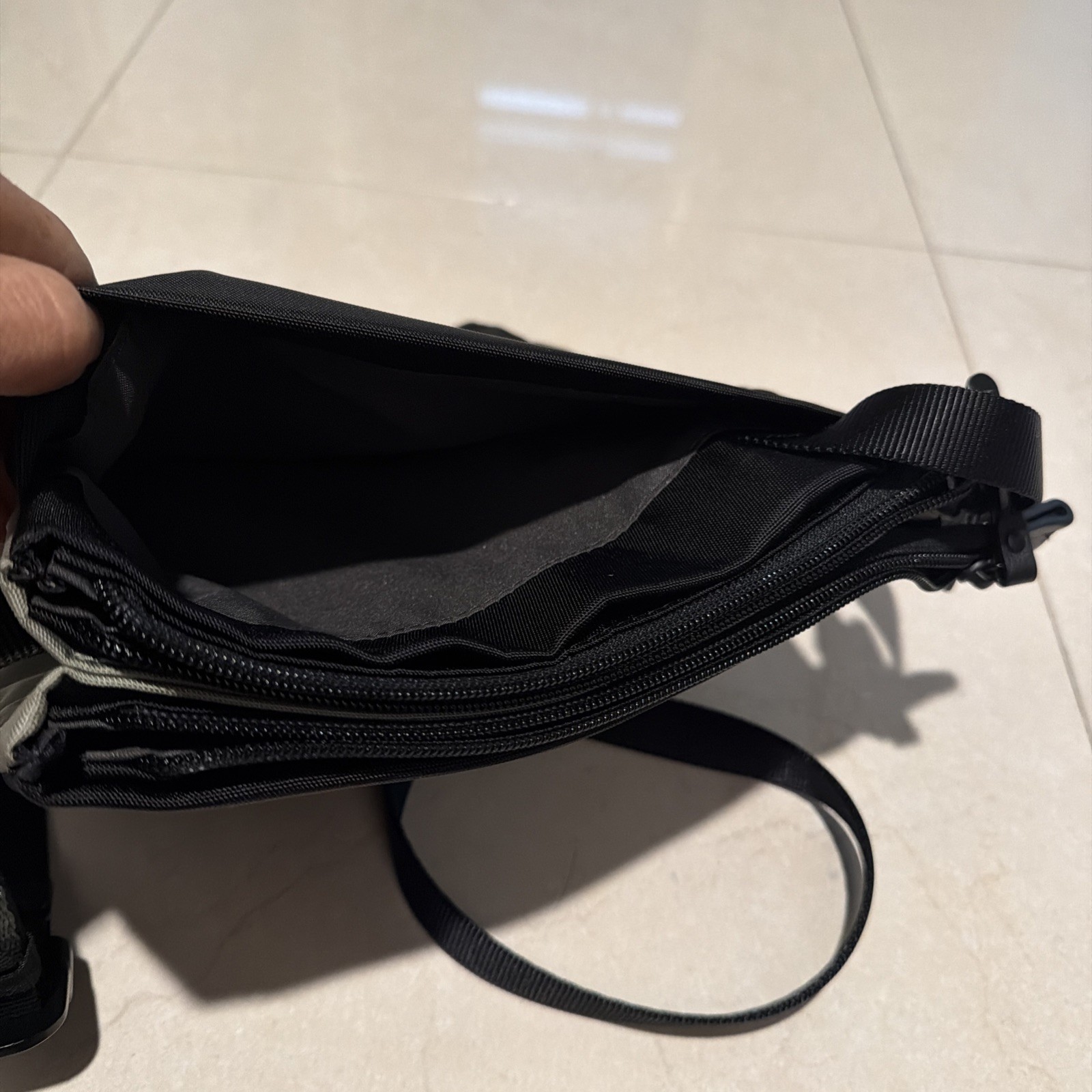 Tumi Mens Black Grey Nylon Adjustable Strap Zippered Pockets Messenger Bag image 7