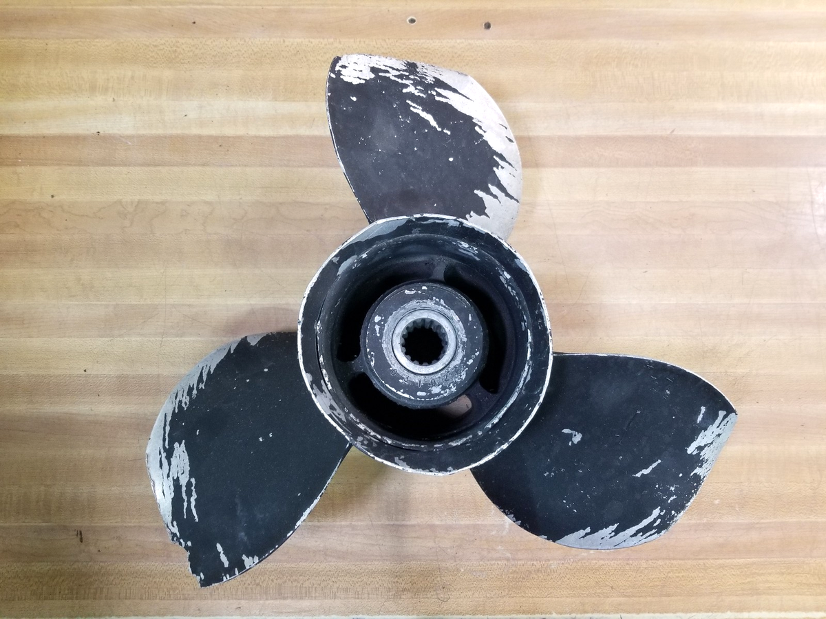 Michigan Wheel RH Aluminum Boat Prop 13.25 x 21 Pitch 15 Spline