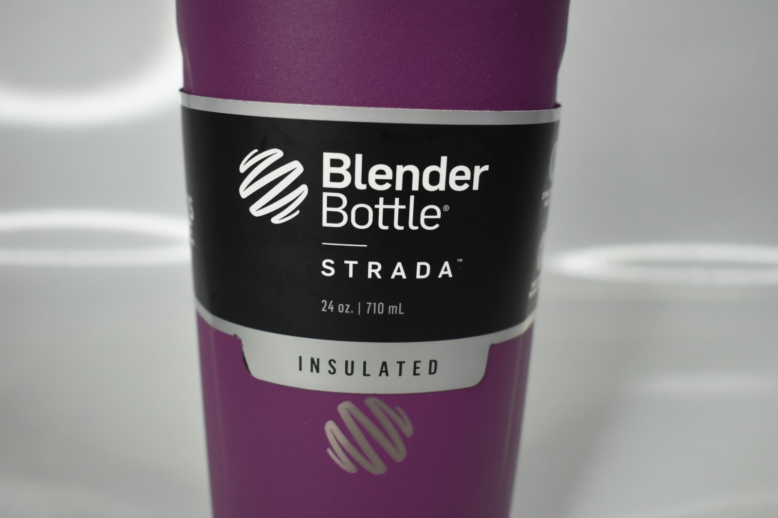 Blender Bottle Insulated 24 oz Push Button Locking - New