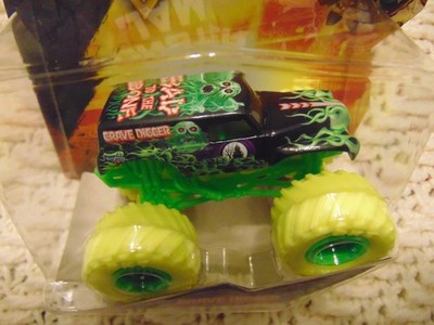 2026 SPECIAL EDITION #2 GREEN GHOST GRAVE DIGGER    SPIN MASTER Monster Jam