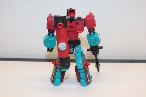 Transformers Generations Titans Return Perceptor Complete with Weapon Upgrades - Picture 5 of 6
