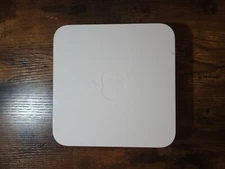 Apple Router (MD031LLA)