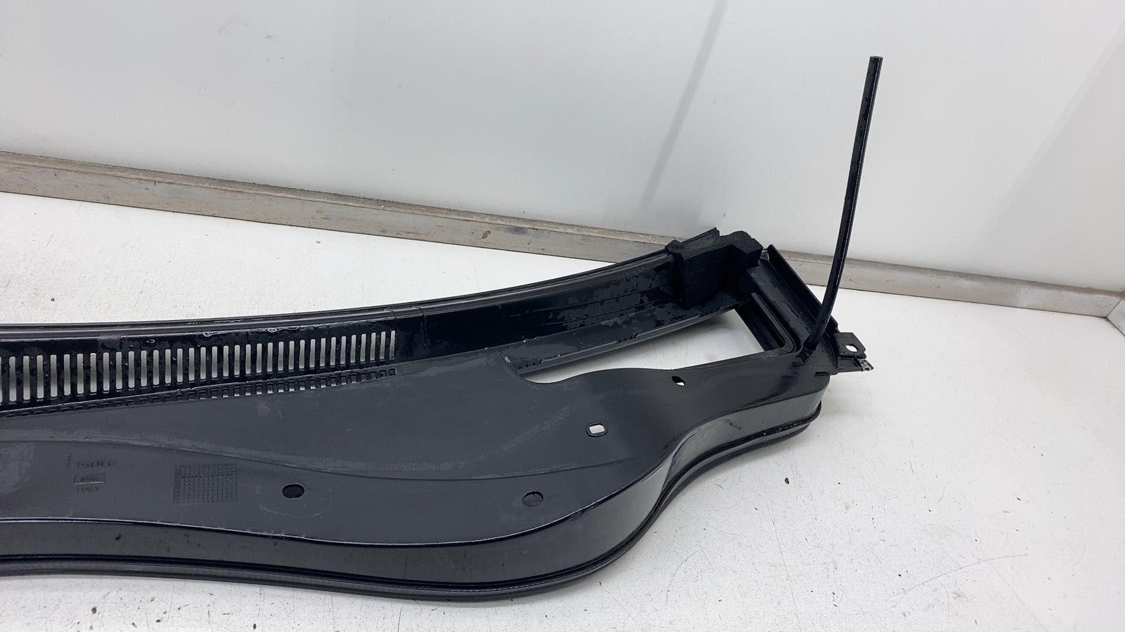 ⭕ 2017-2022 Maserati Levante Front Windshield Cowl Vent Trim Panel 670040250