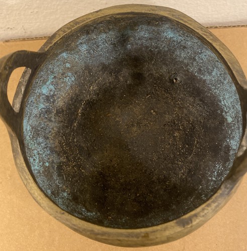A TRIPOD BRONZE CENSER, Prob 18th Century with Xuande mark. 3.25”H. x 4.5” Wide - Picture 5 of 8