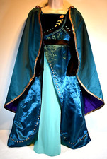 Queen Anna's Frozen II Coronation Gown Cape Costume Size Girl's 9/10 by Disney
