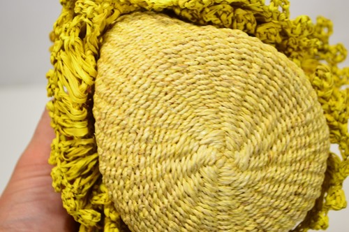 NEU Aranaz Panuela Mini gehäkelte Raffia Eimertasche in gelb - Bild 5 von 8