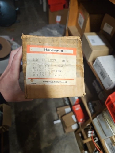 Honeywell L4081A 1007 Dual Aquastat controller