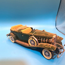 Signature Models 1:18 Duesenberg Model J 1933 Convertible Green/Tan Diecast LE