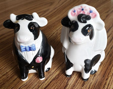 Cows Bride & Groom Newlyweds Salt & Pepper Shakers Beautiful Condition