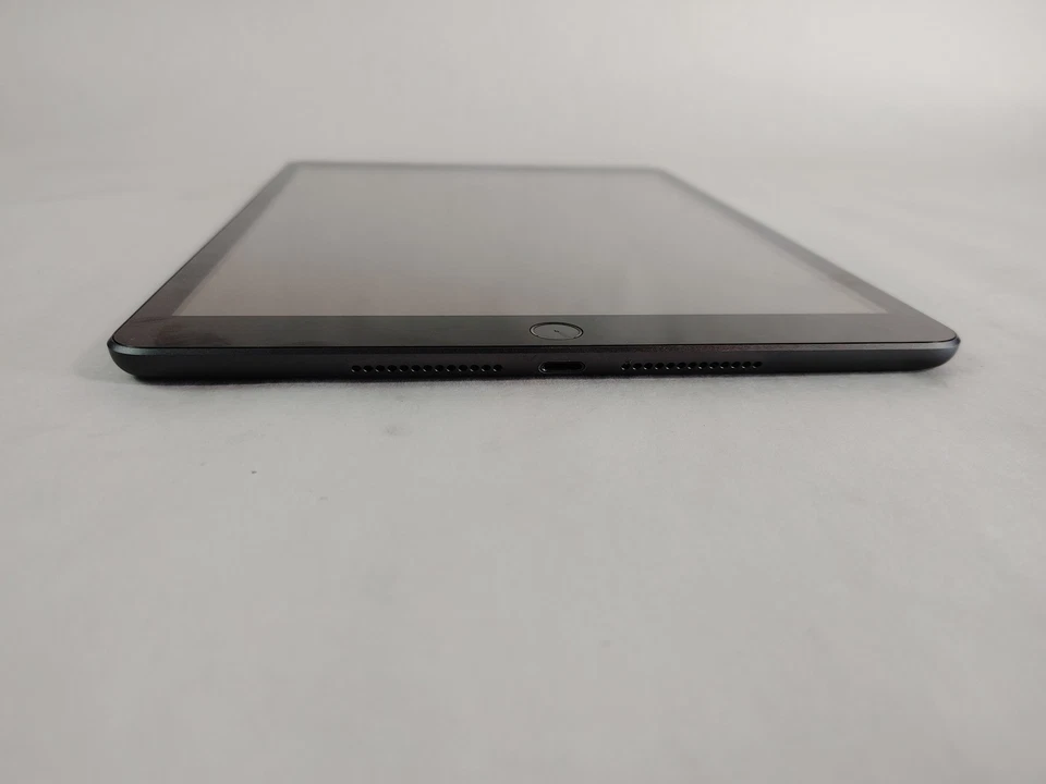 Apple iPad 7th Gen A2197 32 GB iOS 18.7.1 (WiFi Only) - Image 2 of 4