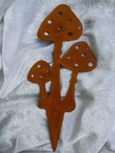 "Fliegenpilze" aus Edel Rost Metall, 17 cm großer Deko-Stecker, Garten, Pflanzen - Bild 2 von 3