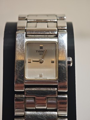 Tissot 1853 Damen Uhr Edelstahl Quarz Swiss Made läuft neue Batterie