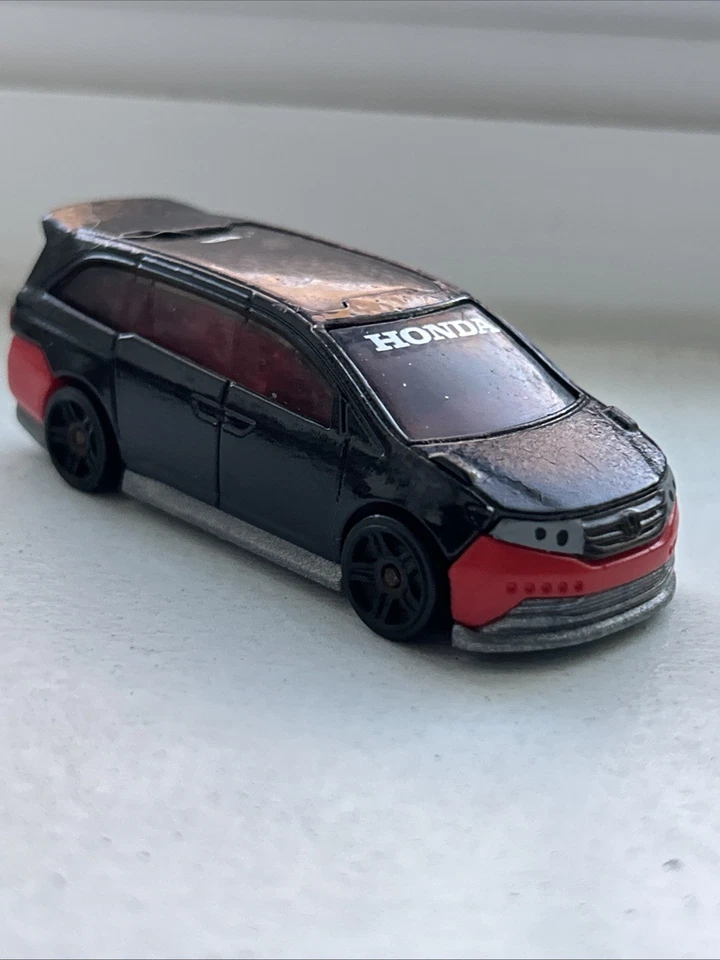 Honda Odyssey 2015 Mainline personalizado Hot Wheels en negro brillante Foto 2 de 4