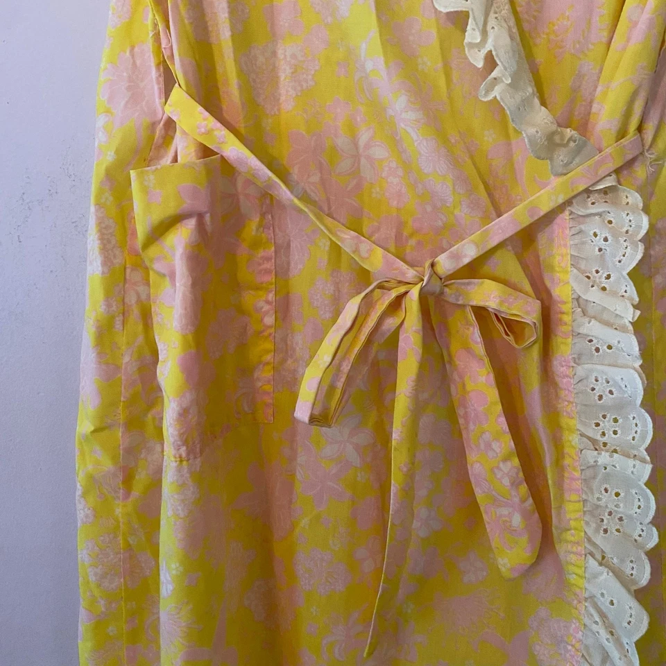 Bata envolvente floral rosa amarillo años 60 vintage The Lilly by Lilly Pulitzer para mujer Foto 4 de 4